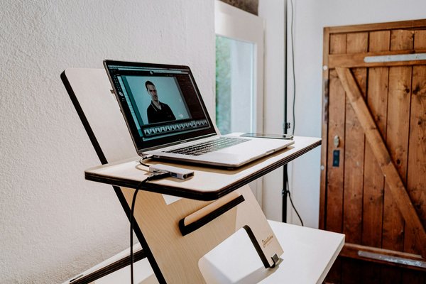 Comment concevoir un bureau ergonomique pour le télétravail dans un salon ?