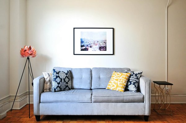 Quelles sont les meilleures techniques de peinture pour créer un mur accent dans un salon contemporain ?