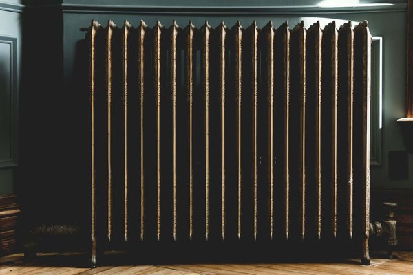 Comment installer un système de chauffage par le sol dans une ancienne maison en pierre ?